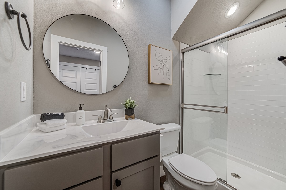 Full bathroom lower level-not connected to any bedroom