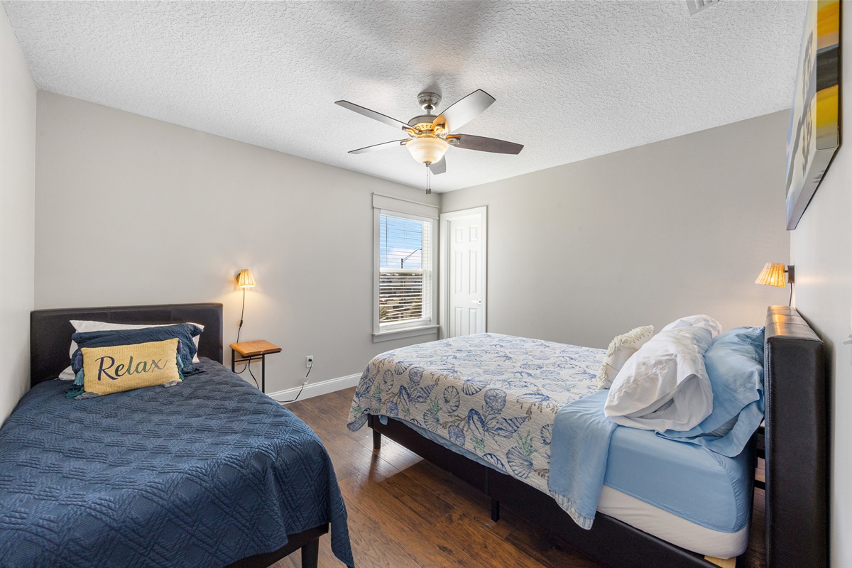 Queen Bed & Twin Bed