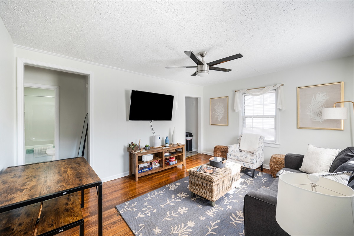 Open and comfortable living room with a queen pull-out sofa, additional seating, dining area, and TV with Xfinity Flex plus streaming apps.