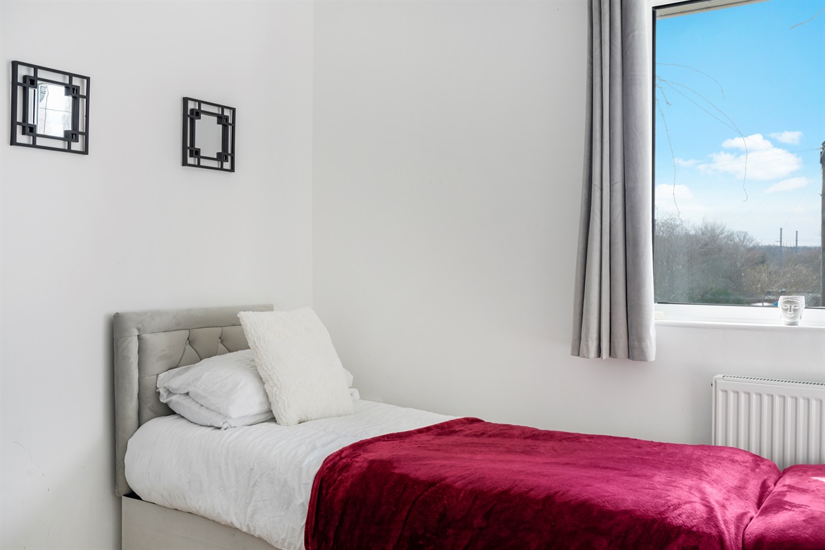 [Triple room with street view]