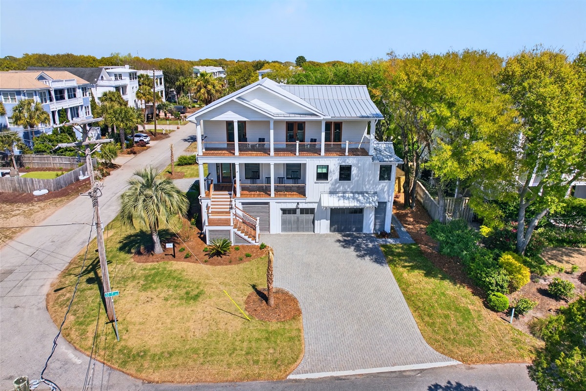 Front of House | On Beach Time | 6 30th Ave, Isle of Palms, SC | IOP Escapes