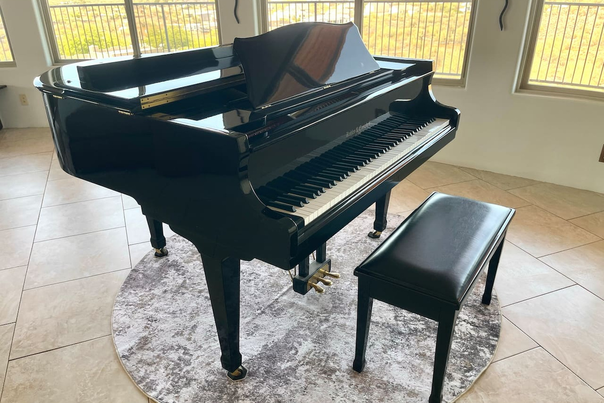 Music lovers will appreciate the grand piano set beside the room’s wide windows.