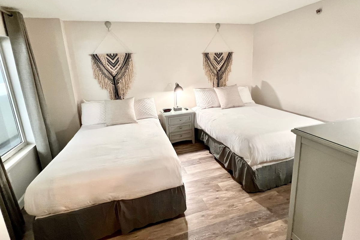 Guest room. 2 full beds 
