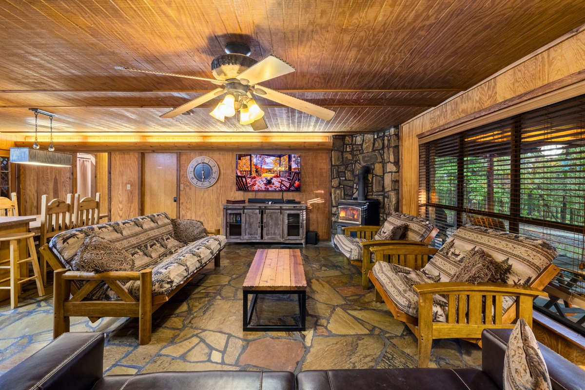 Cozy space with big windows and plenty of natural light.