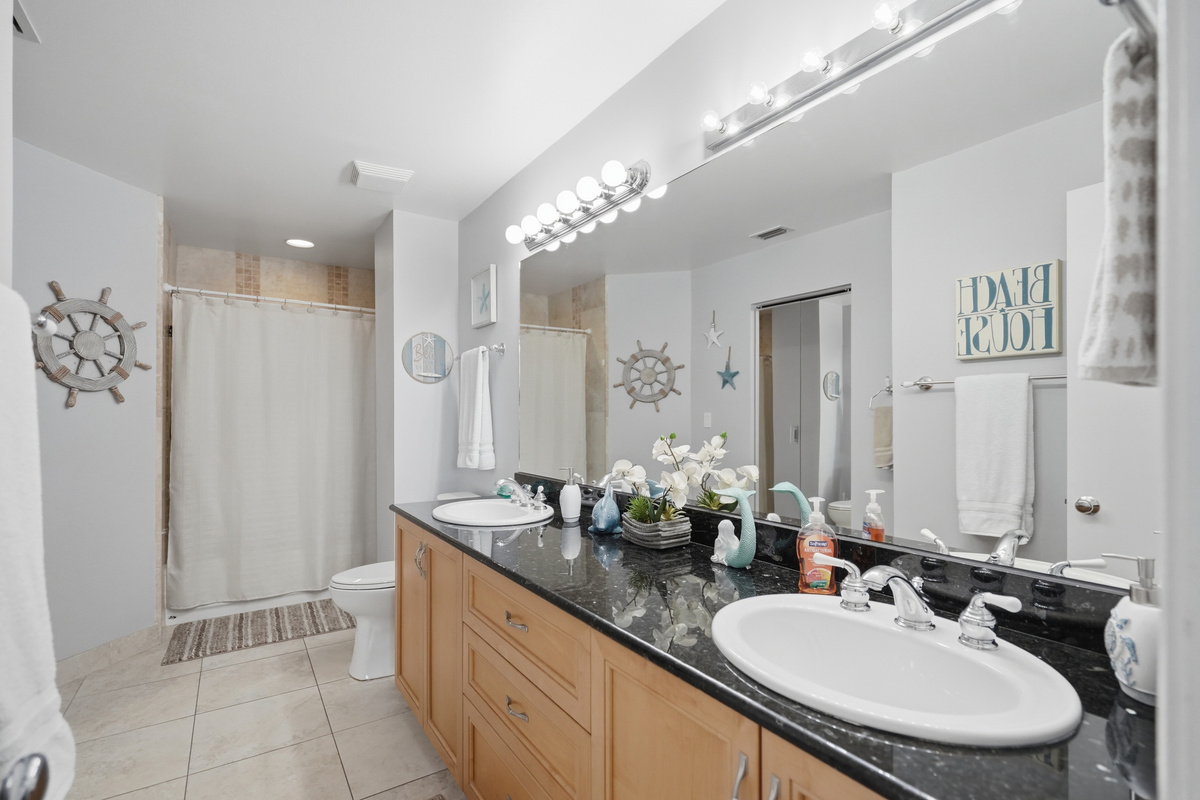 Conveniently located within the primary bedroom, the full bathroom provides everything you need to freshen up and get ready for a day at the beach, by the pool, or exploring St. Pete.