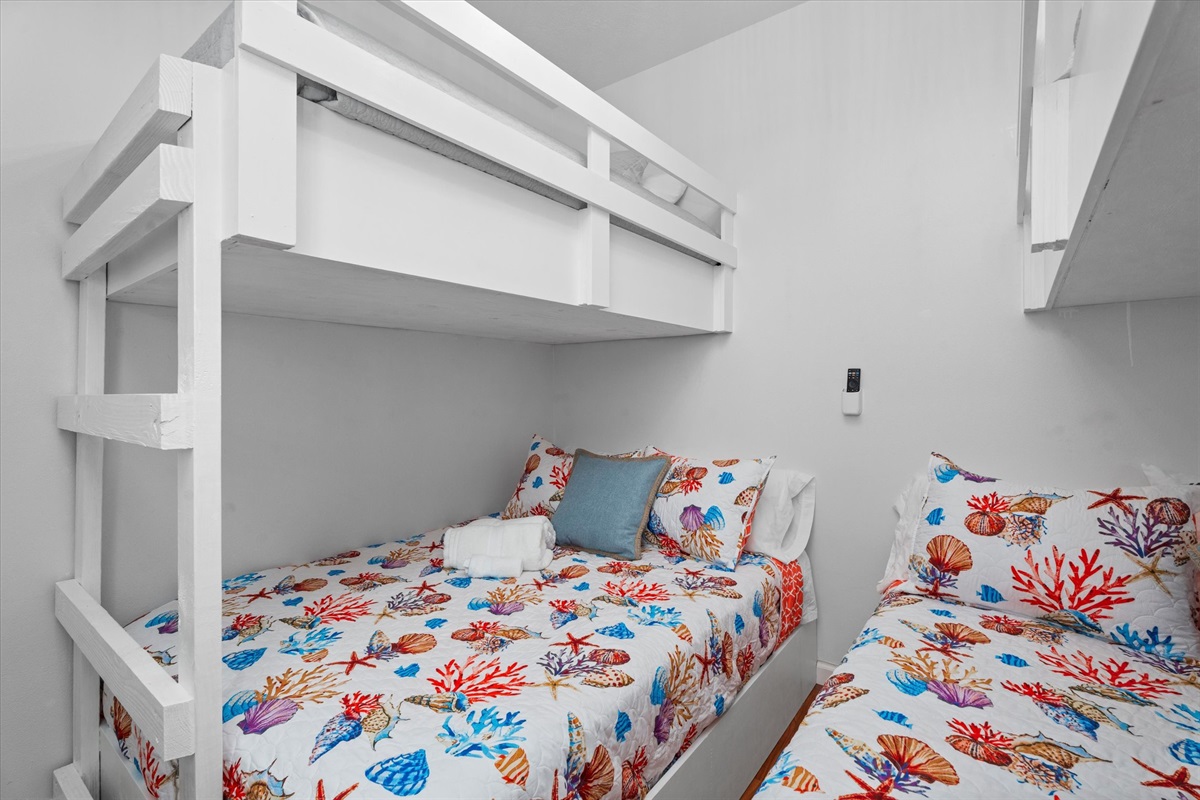 2d4625abc523448f80d08b91ed7b1057 Large | Beachhouse | Texas | TX | Vacation Homes | Galveston | Crystal Beach | Kokomo | Breezy Days | Beachfront Elegance | Sunrise Serenity | Southern Sands Property Management, LLC