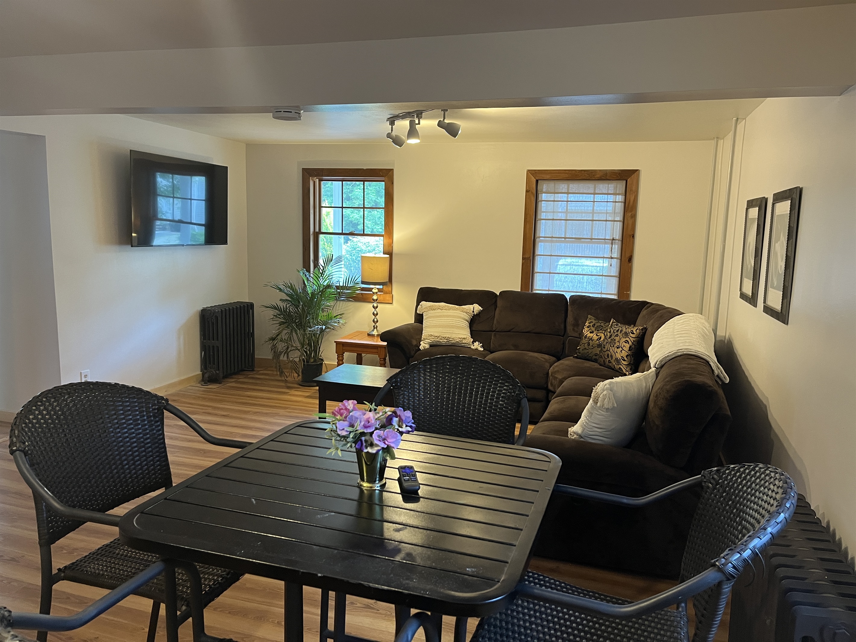 Bar area adjacent to living room
