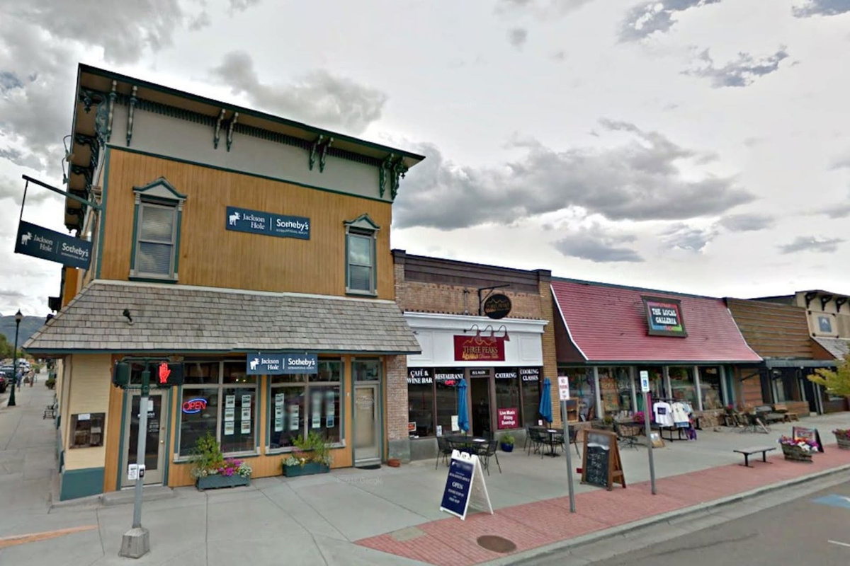 Driggs offers plenty of dining and shopping options, including upscale restaurants, casual cafes, and trendy diners.