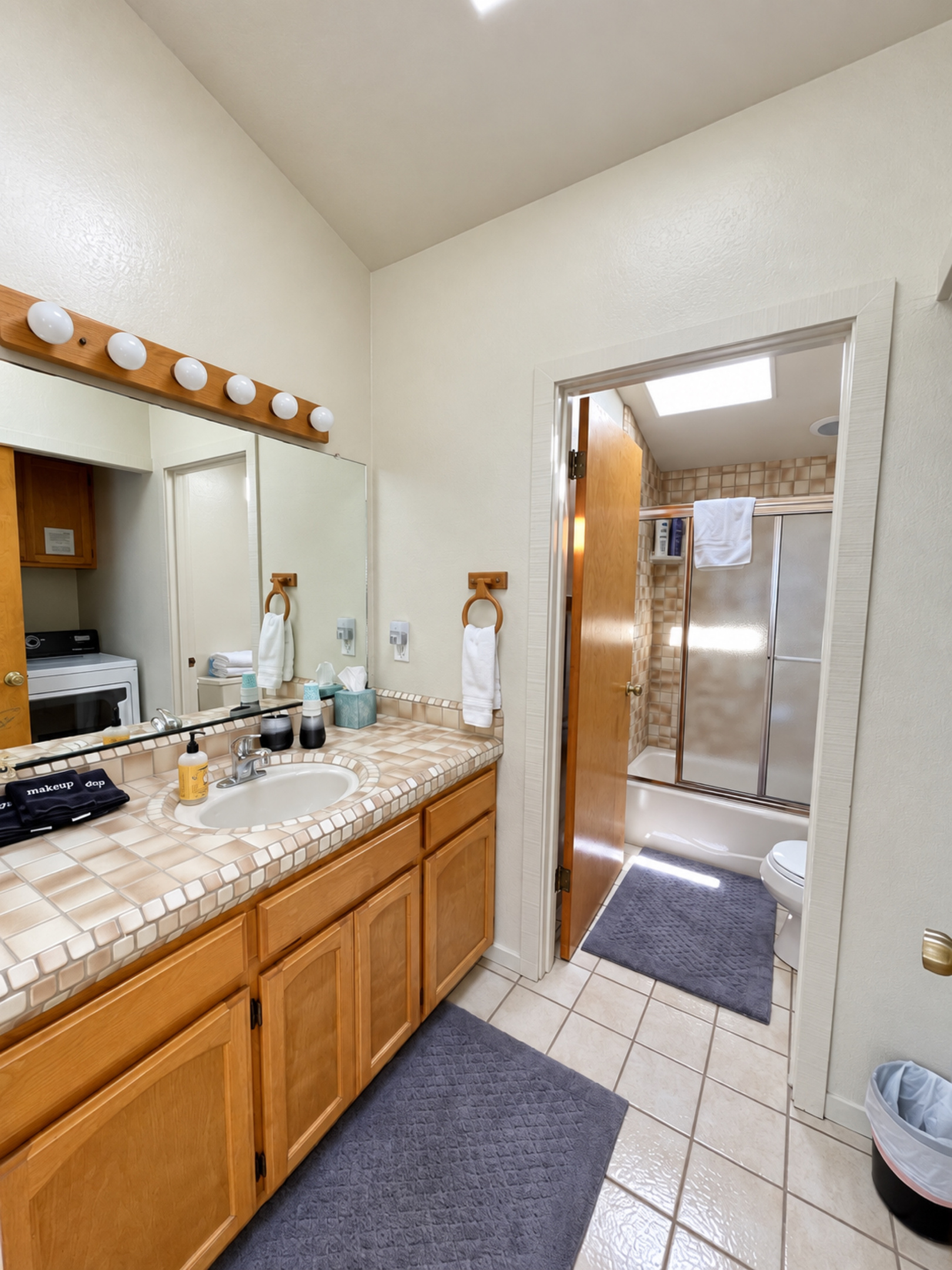 Full Guest Bathroom with shower/tub and washer/dryer.