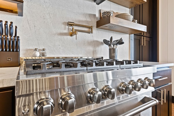 Turn the heat up on your culinary skills with a stovetop designed for those who love to cook and entertain.