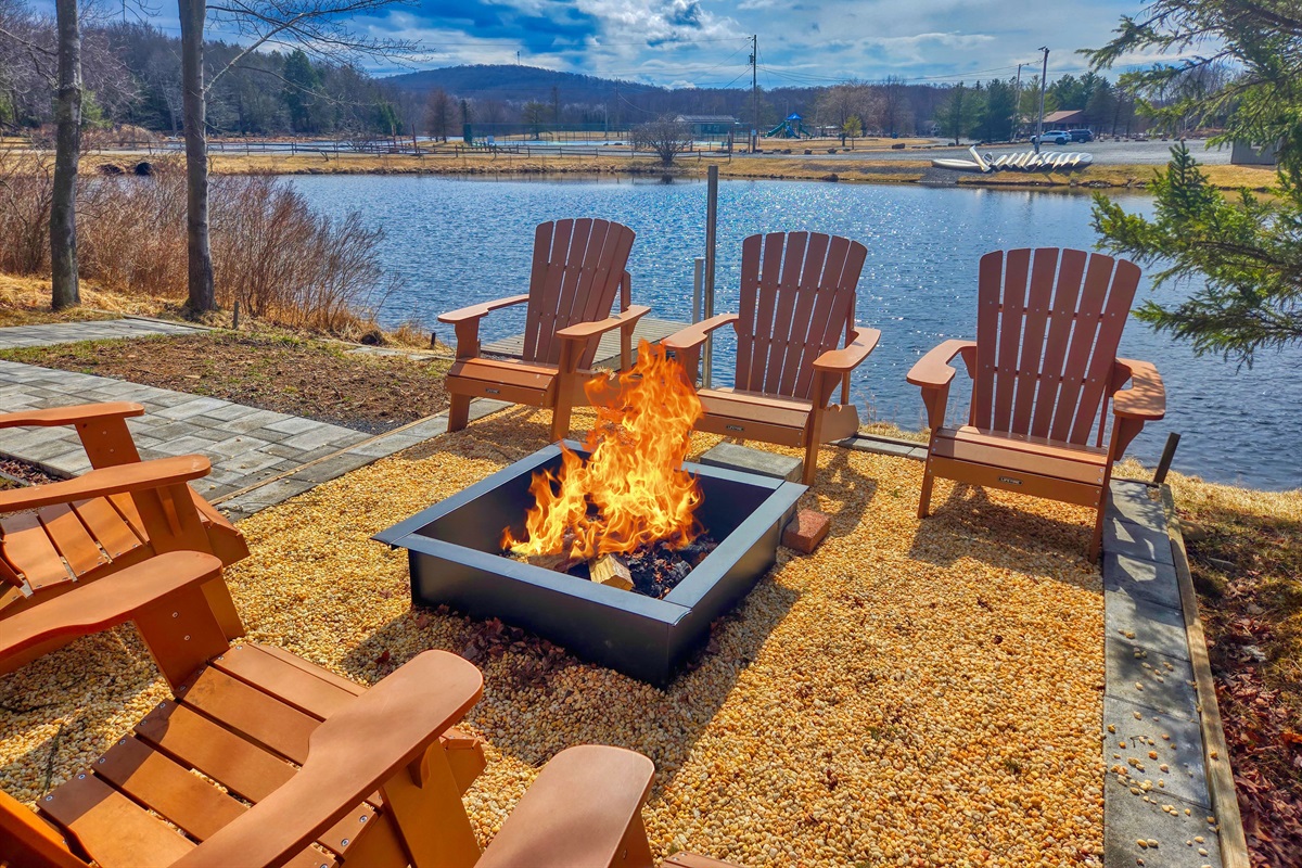 Firepit by the lake - Serhii Vacation Rentals - Arrowhead Lake