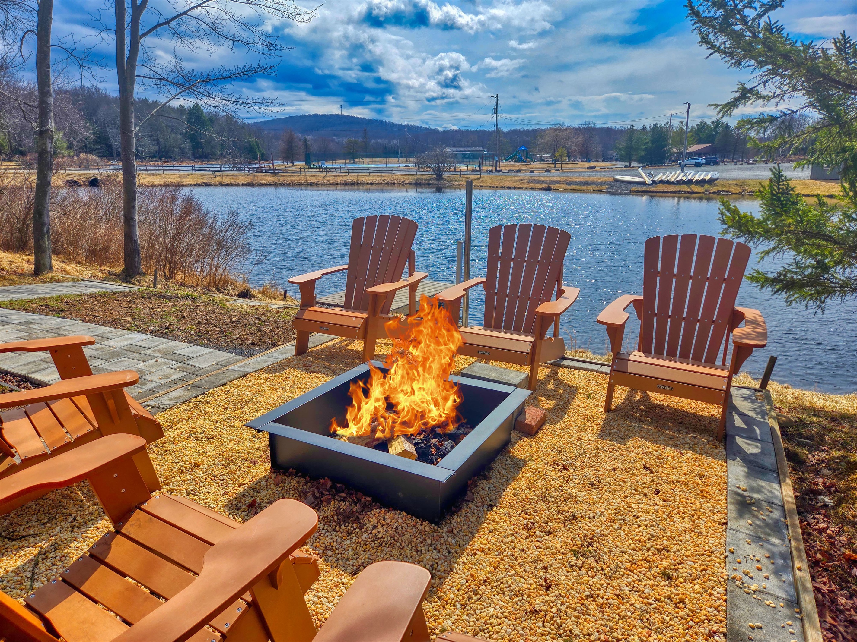 Firepit by the lake - Serhii Vacation Rentals - Arrowhead Lake