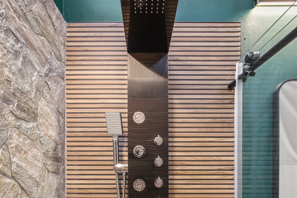 Enjoy a refreshing shower with an outdoor feel, where modern comfort meets nature’s tranquility.
