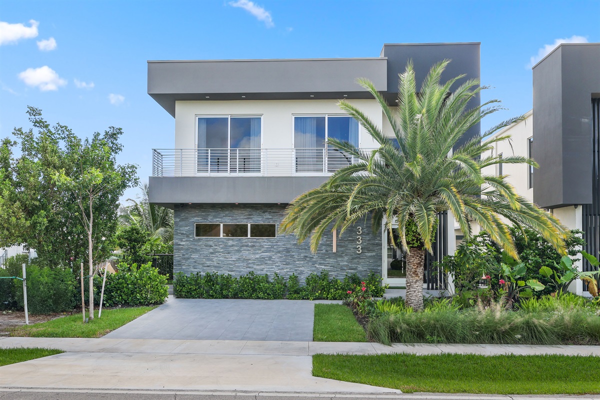 Welcome to Three Palms House with Studio – a modern 5-bedroom, 6-bath architectural retreat just 3 blocks from Delray’s famed Atlantic Avenue.