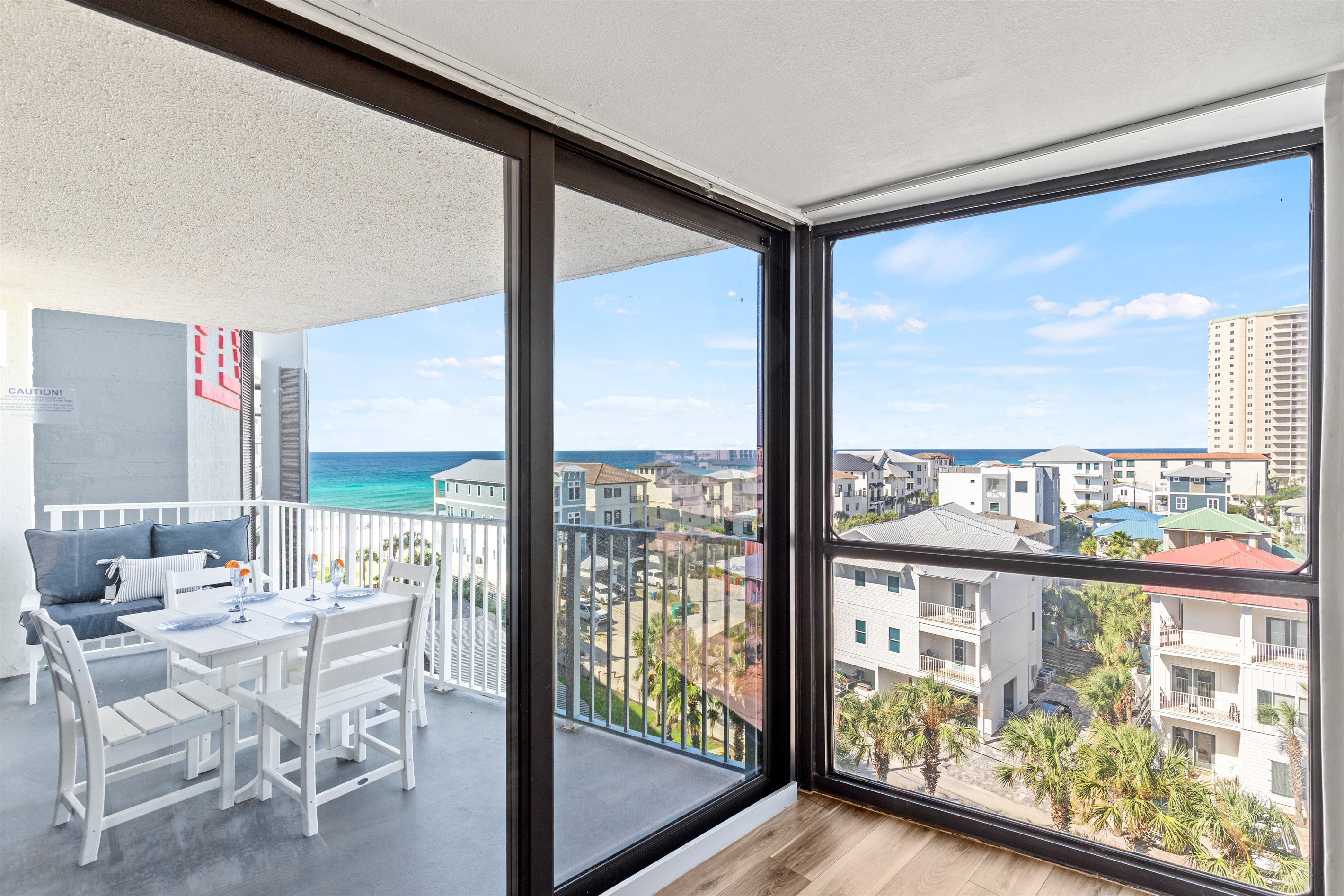 Great water views with Floor to Ceiling Windows