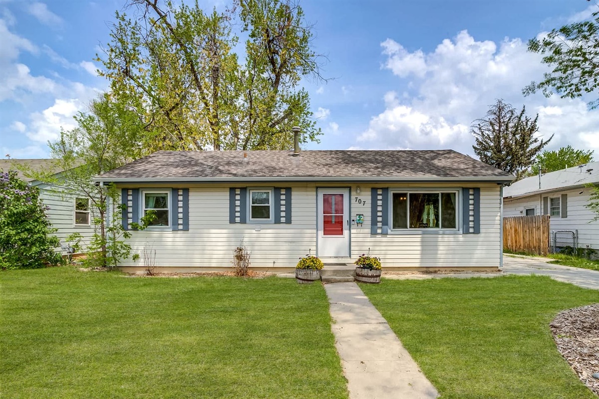 Cute, Cozy & Peaceful 🏡

Tucked away on a quiet, peaceful street, this charming home is a cozy place to settle in and feel at home. With its welcoming character and relaxed neighborhood setting, it’s the perfect spot for families to unwind, slow down.