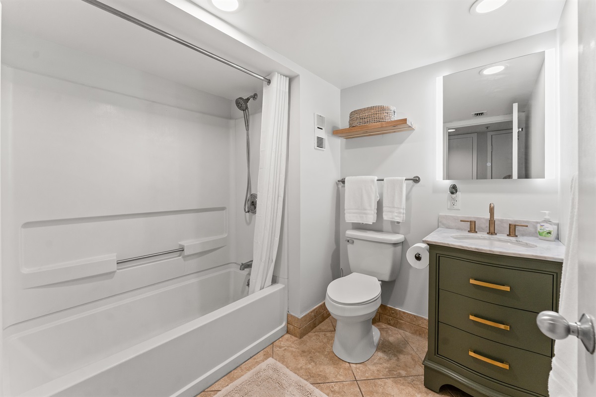 @nd Bathroom with Tub/Shower combo