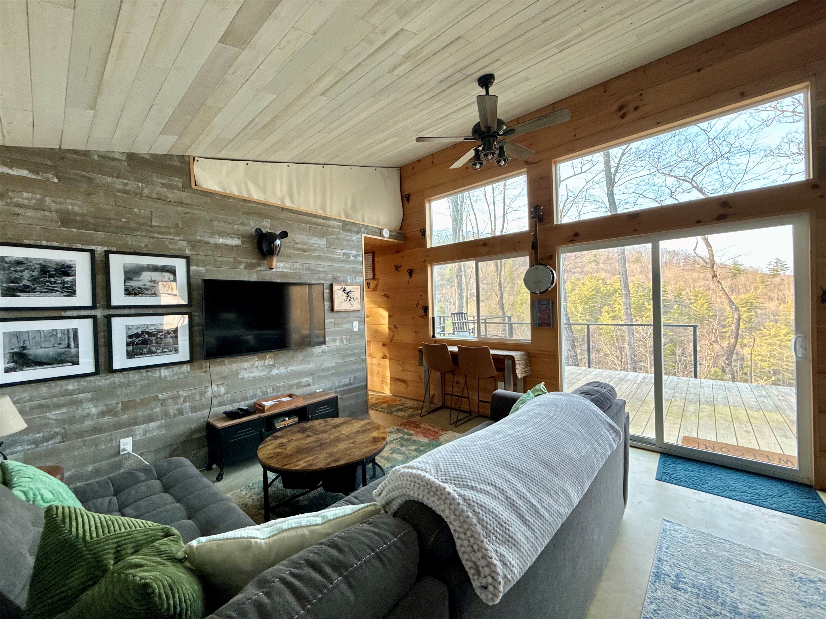 Stretch out on the L-shaped sectional, turn on the Smart TV or DVD player, and unwind after a day of mountain exploring.