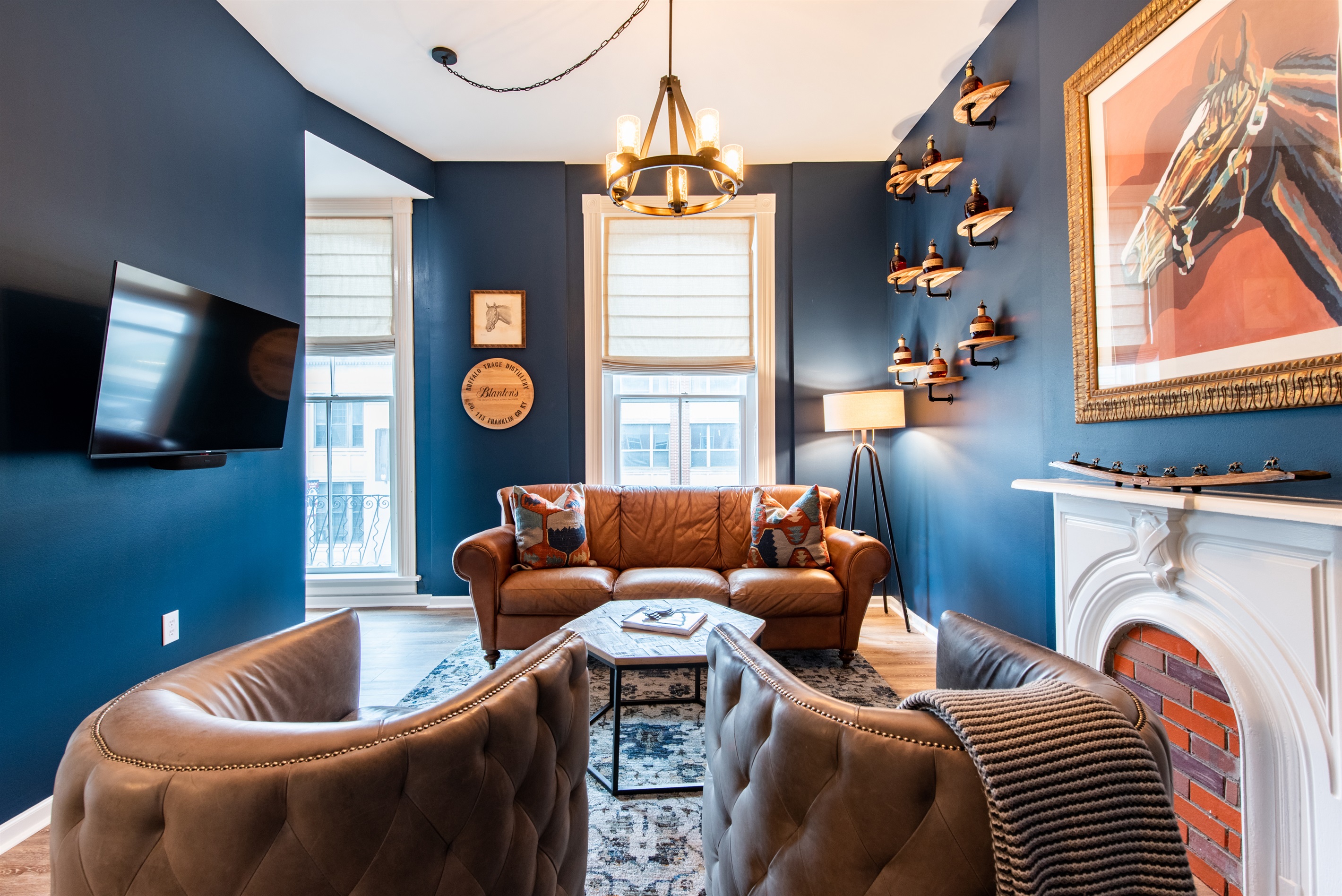 Blantons Bourbon- Unit 202, 2 Queen Beds, Full Kitchen, 2 TV's, Bistro Table for 4, Living Area