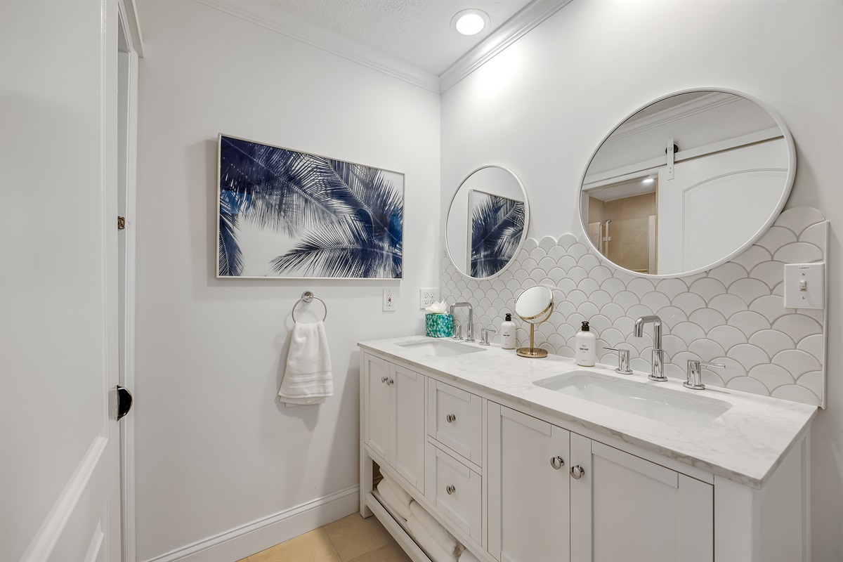 Spa-like ensuite with dual sinks