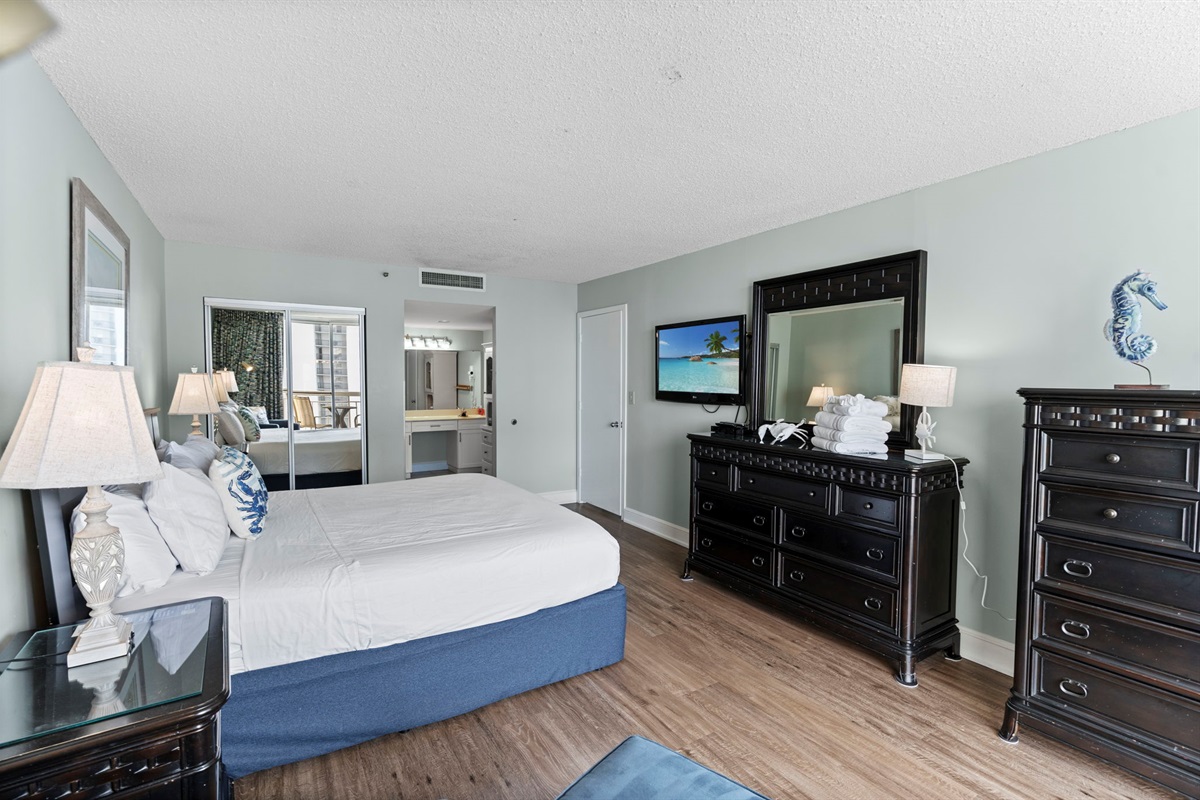 Main Bedroom - King bed