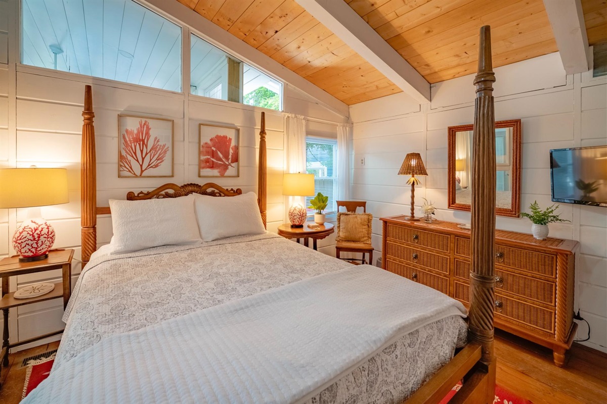 Bedroom 4 - Queen bed