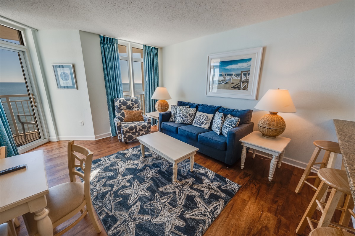 Amazing Living Room with Stunning Views🌊☀️