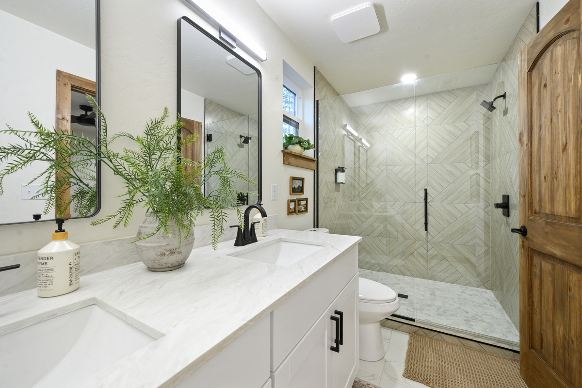 A beautifully finished ensuite with a double vanity and oversized walk-in shower, giving you plenty of space to get ready without sacrificing the clean, elevated feel of the cabin.
