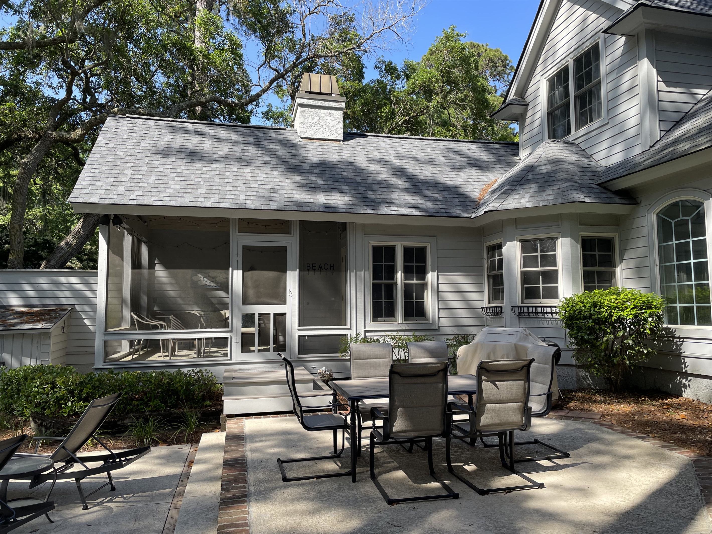 Gas grill and outdoor dining for six