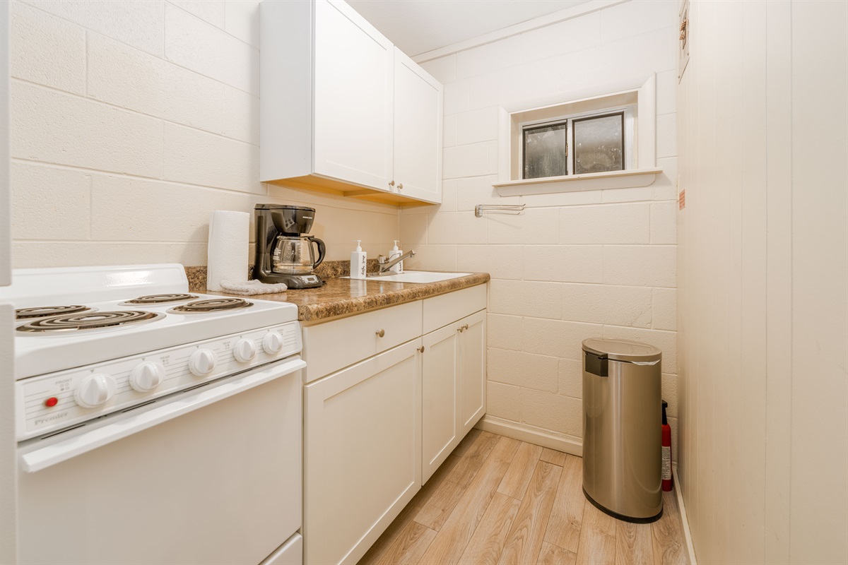 Kitchenette with oven