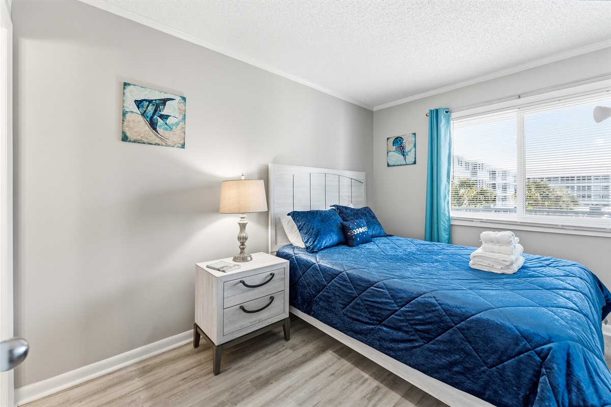 2nd bedroom with queen bed