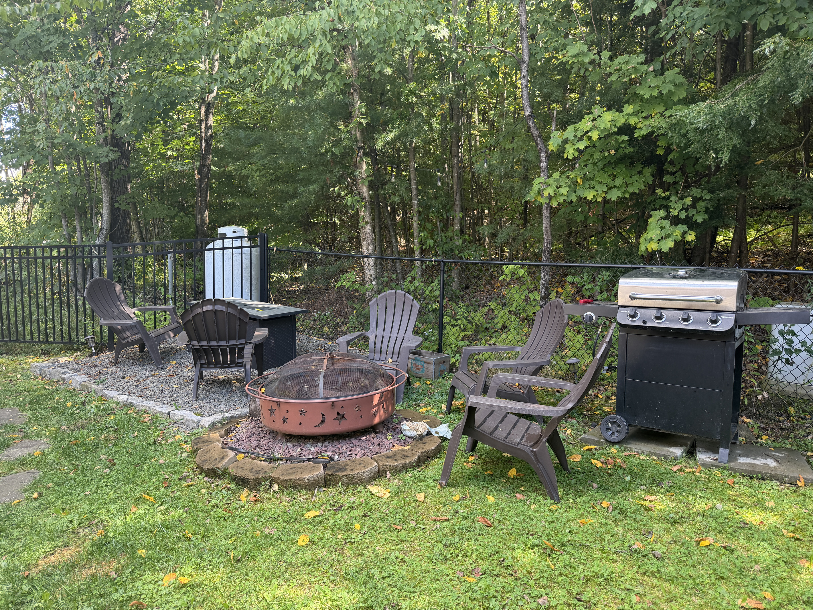 Two options, traditional fire pit and gas fire table!