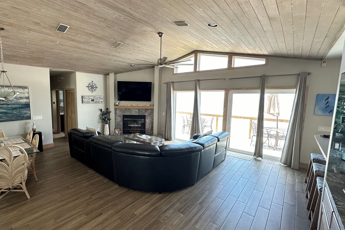 Large TV and great views of the Atlantic Ocean