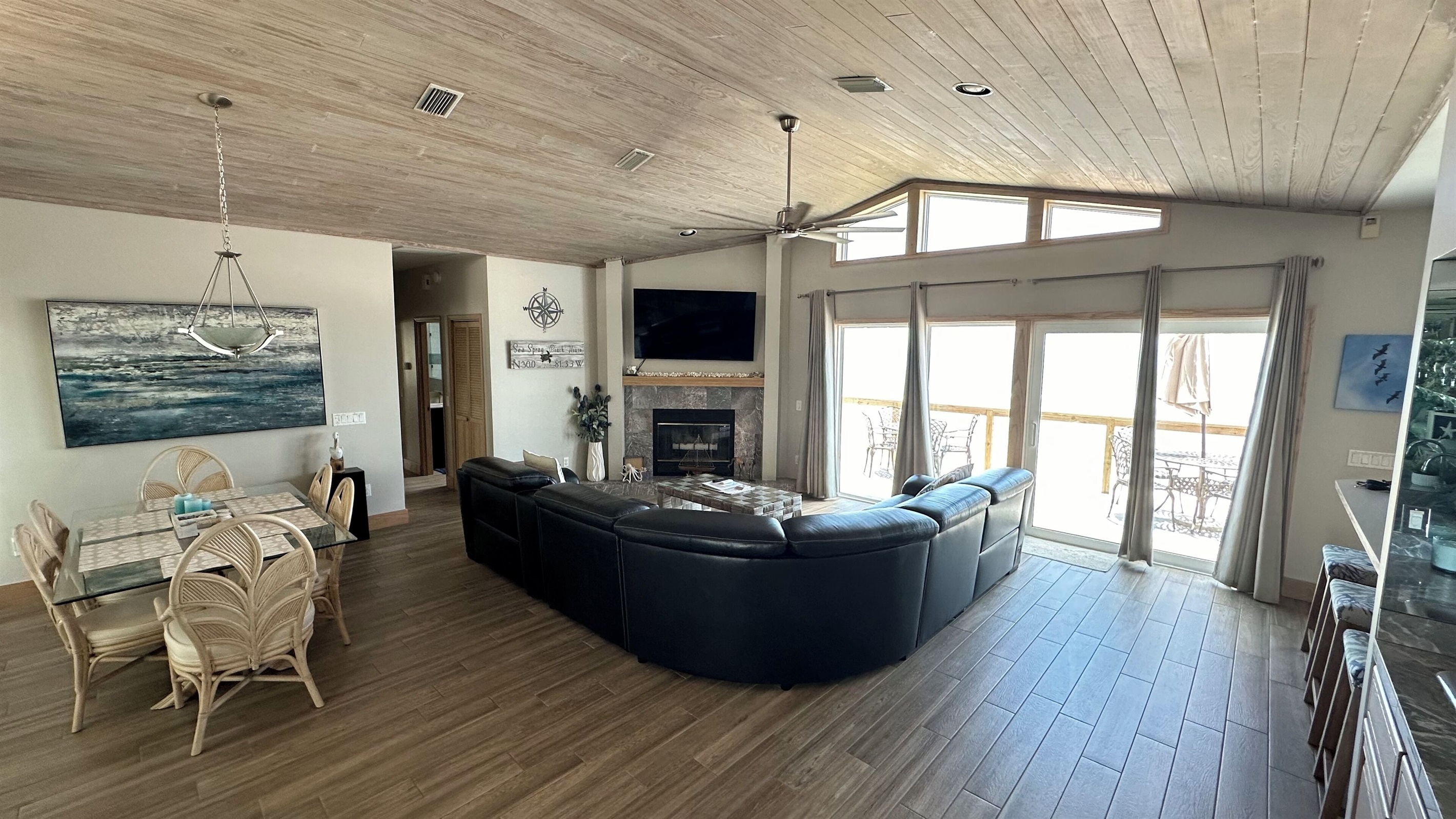 Large TV and great views of the Atlantic Ocean