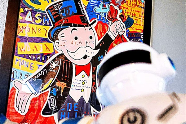 Photo bomb of Howie SHOG showing Alec Monopoly artwork. 