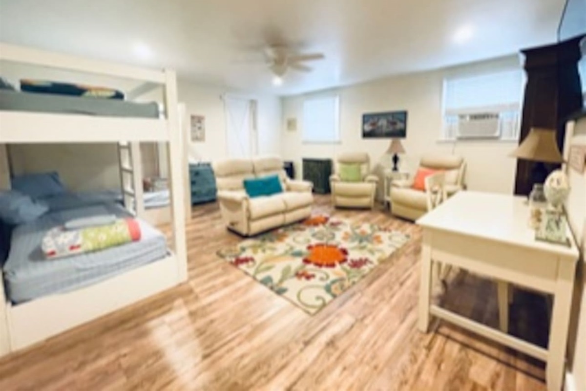 2dc88afae65d427b9b9ef81c30af14a8 Large Virginia Beach vaction rentals