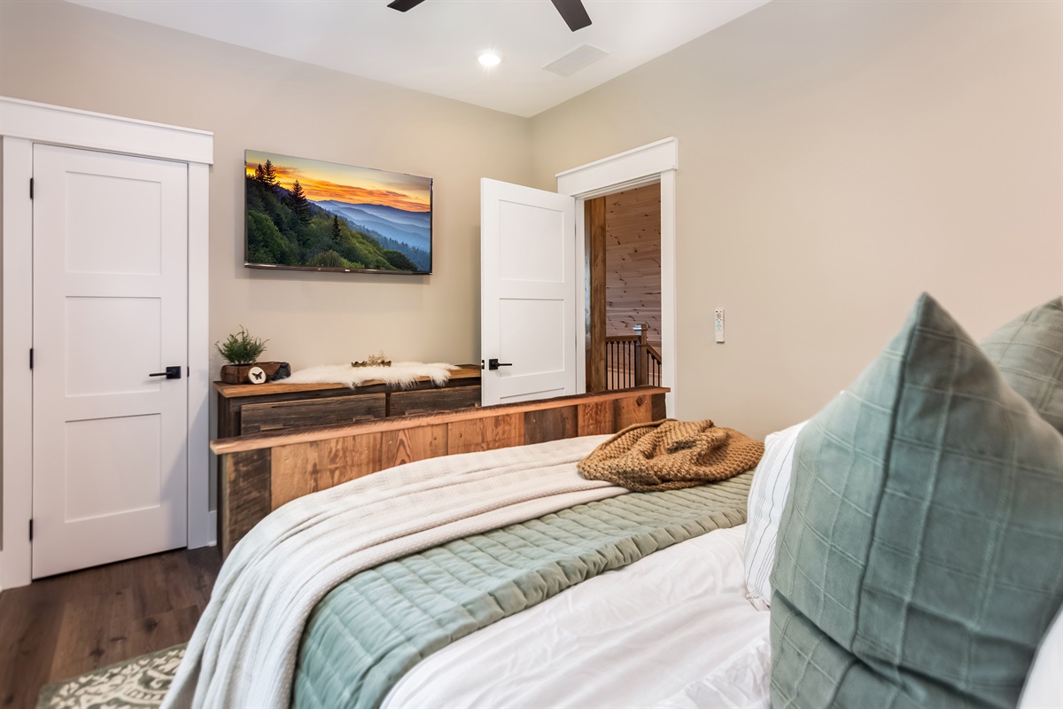 Secondary bedroom - Smart TV