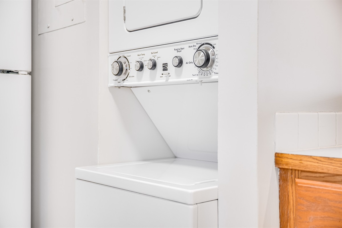 Washer/dryer in the unit to keep clothes fresh