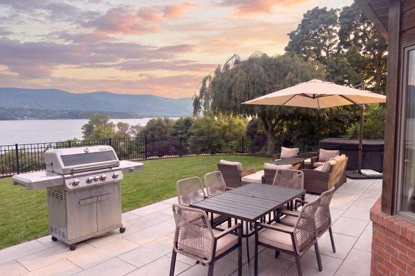 Riverview on Washington — Front patio w/ Hudson River views