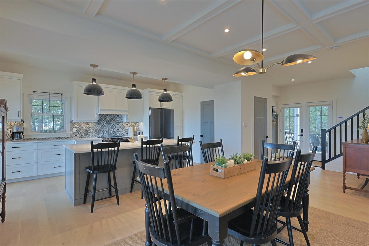     &ldquo;Beautifully designed for romantic getaways and upscale lakefront escapes in Grand Bend.&rdquo;