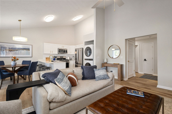 2B/2BA Near ND | Private Balcony | Walk to Campus, photo 8
