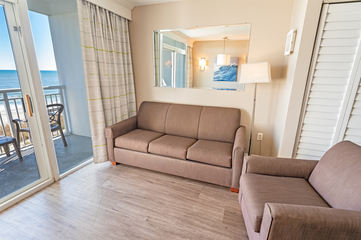 Living Room with Stunning Views🌊☀️