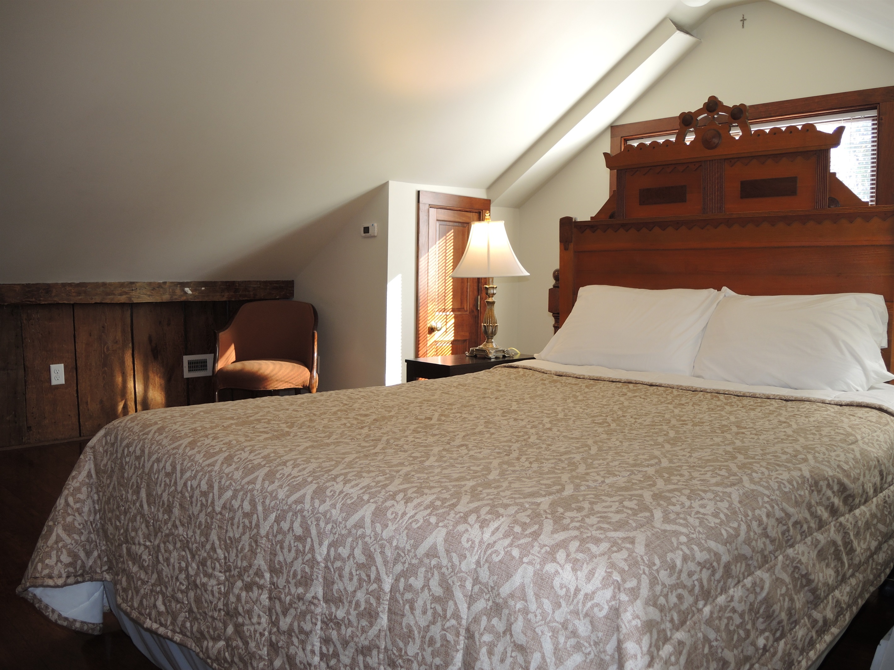 Queen Bedroom