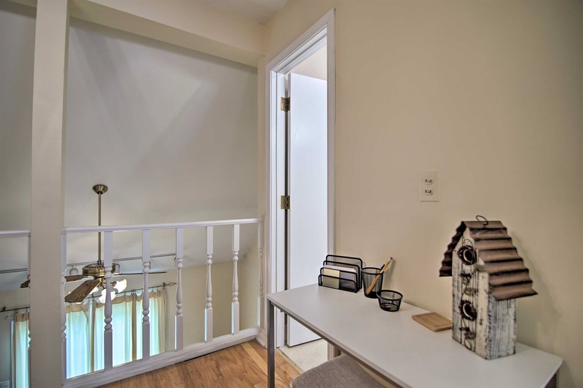 3Bd Unit:  The computer workspace desk is on the second floor overlooking the living room below; so, you can catch up on work while keeping an eye on things and participating with the group when desired. High speed 300 Mbps wireless internet access.