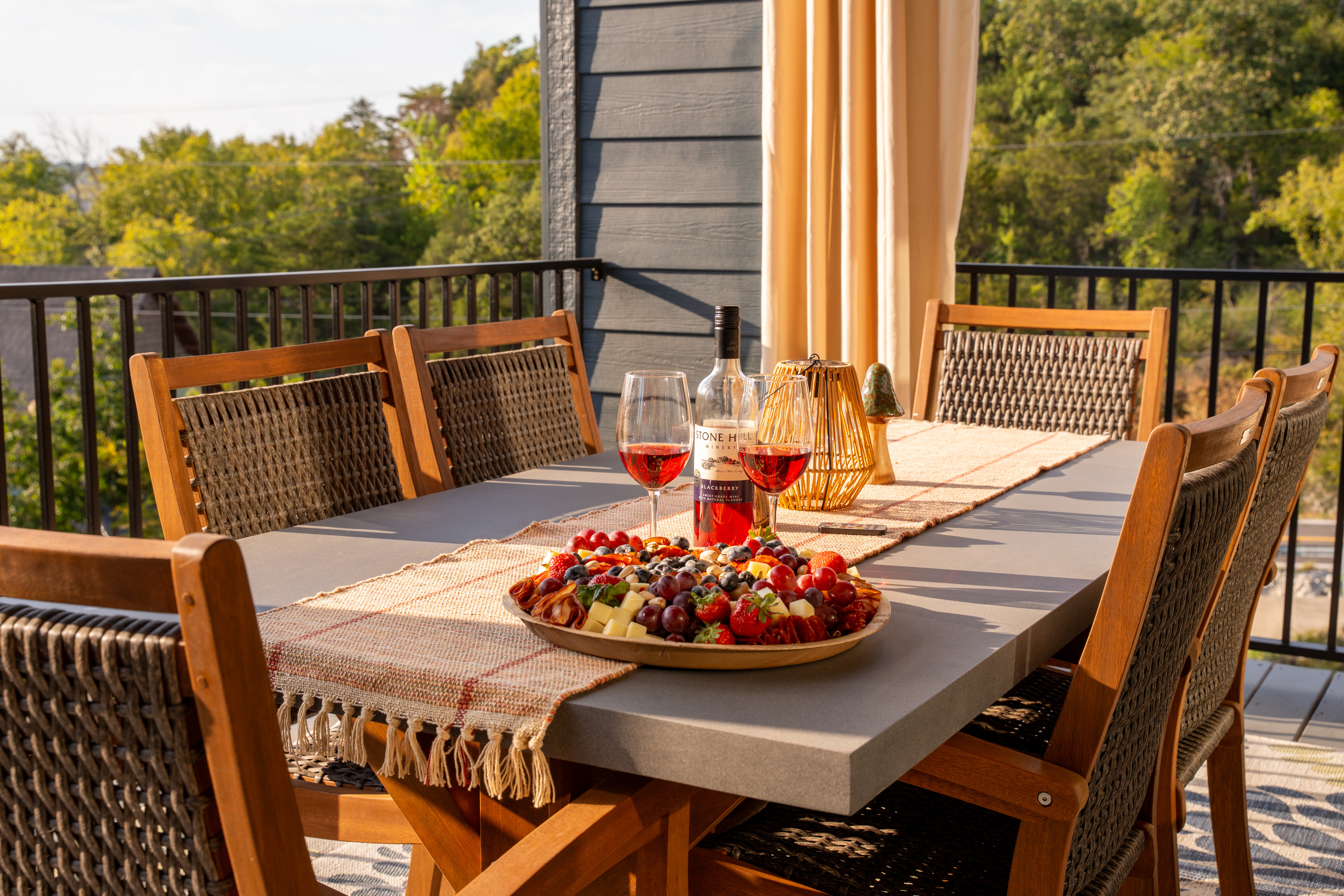 Enjoy dinner and drinks outdoors surrounded by beautiful Ozark scenery.