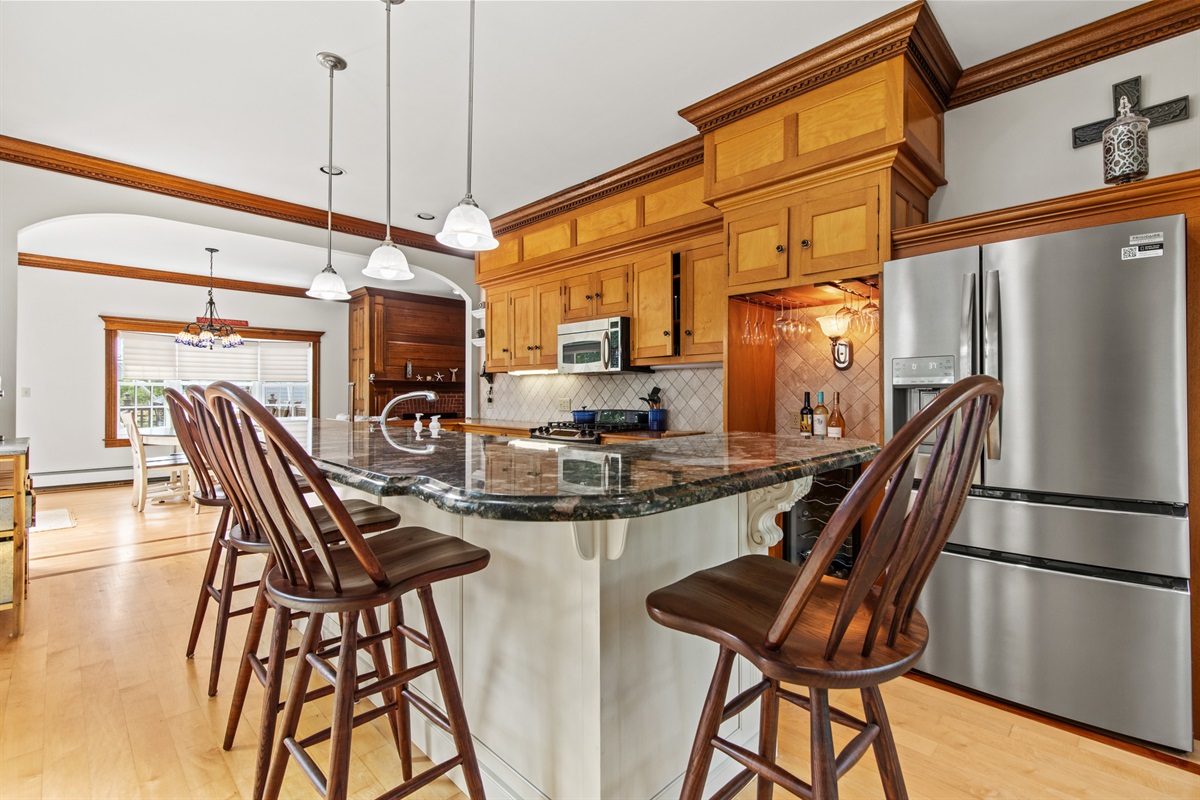 Breakfast would be great at this kitchen island