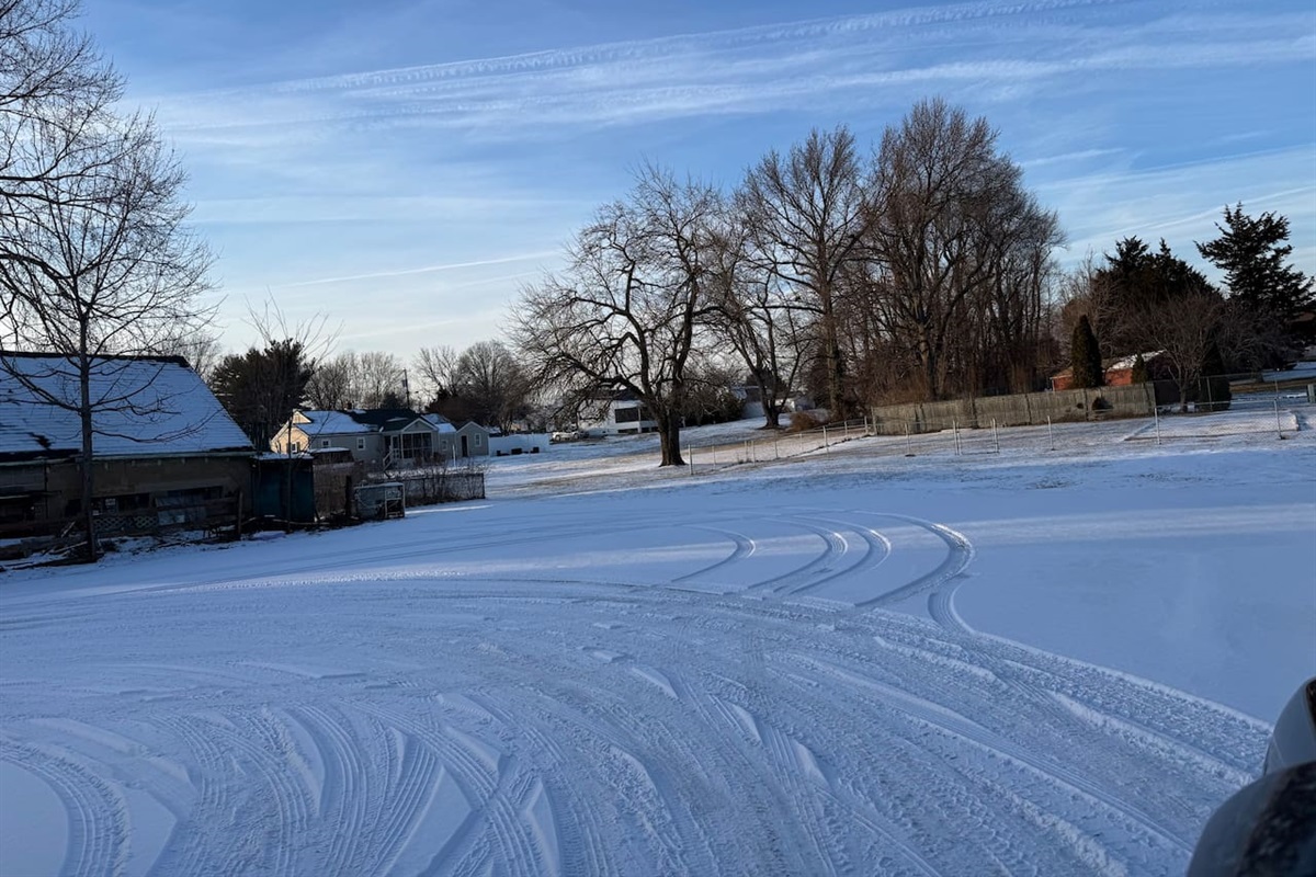Large parking lot in the back with plenty of private parking spots 