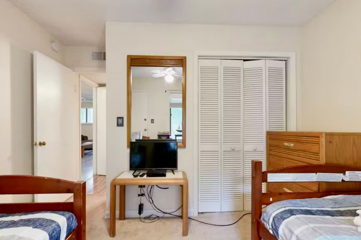 Second bedroom with TV
