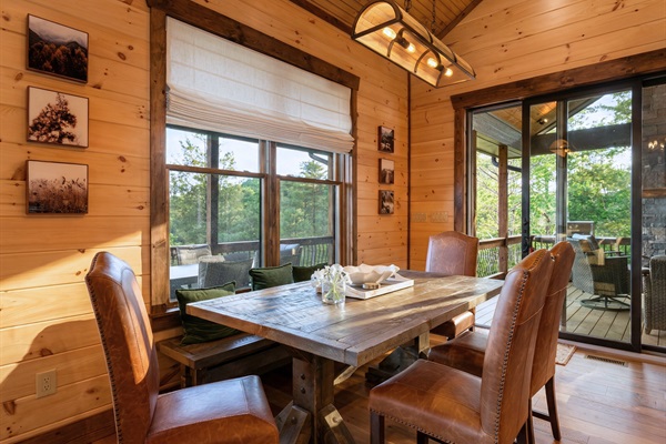 Enjoy meals with an incredible view, creating the perfect setting for family dinners or a romantic evening.