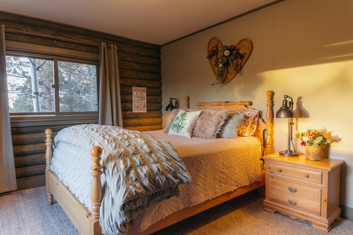 Queen Bedroom - Winter